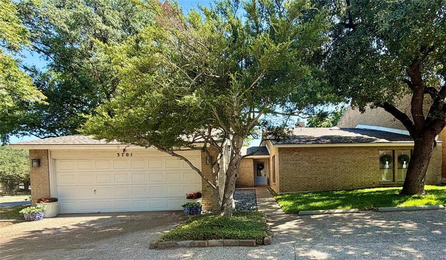 Property photo for 3701 Hulen Park Drive, Fort Worth, TX