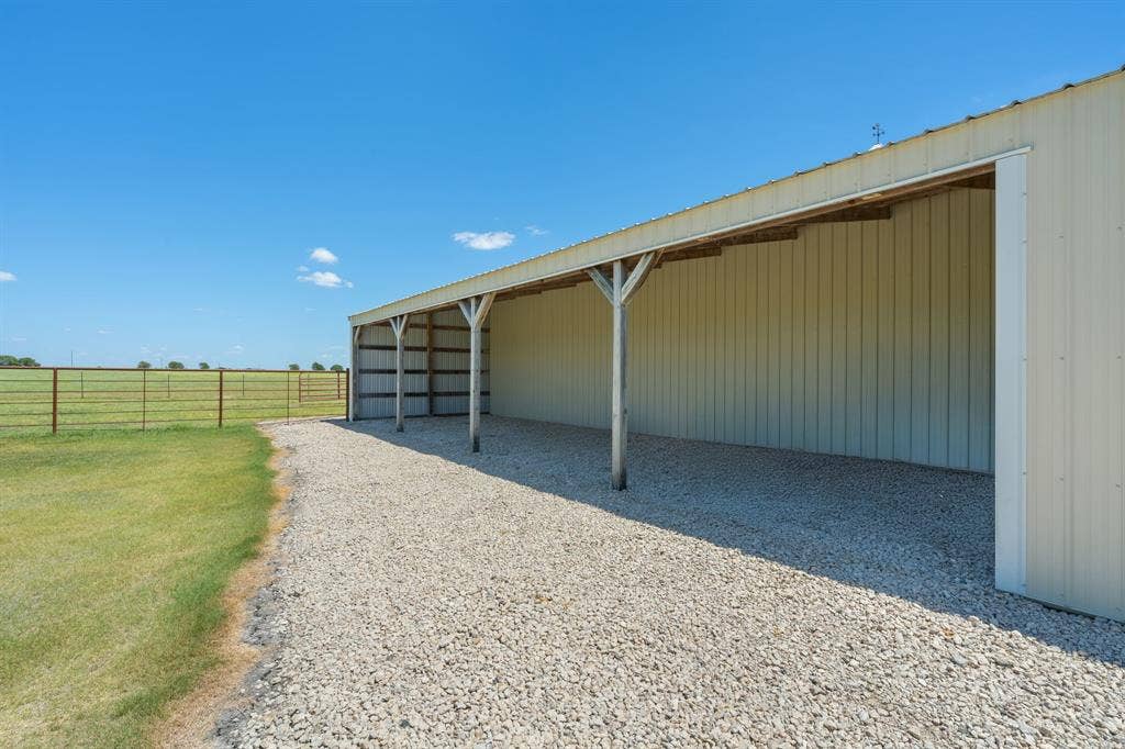 257 Bud Run Road, Waxahachie, TX 75165 257 Bud Run Road, Waxahachie, TX 75165