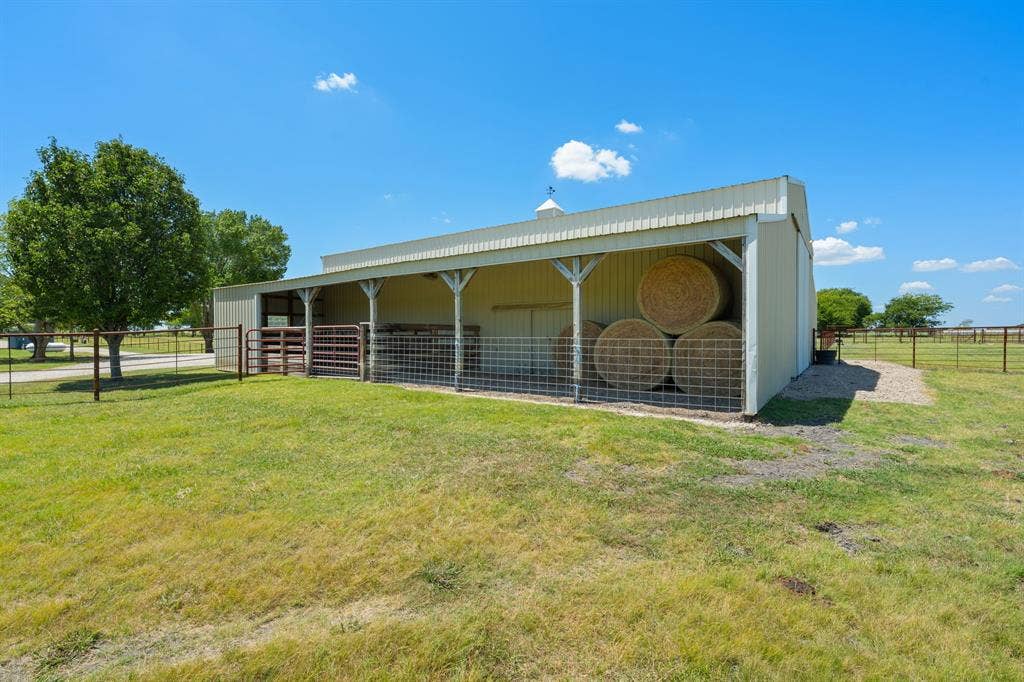 257 Bud Run Road, Waxahachie, TX 75165 257 Bud Run Road, Waxahachie, TX 75165