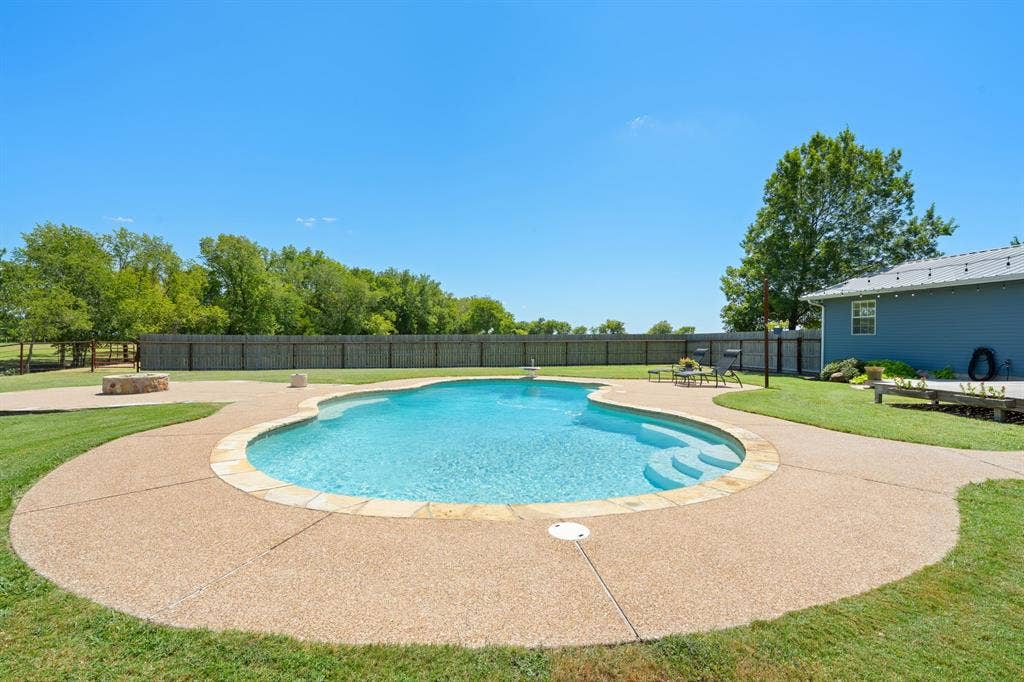 257 Bud Run Road, Waxahachie, TX 75165 257 Bud Run Road, Waxahachie, TX 75165