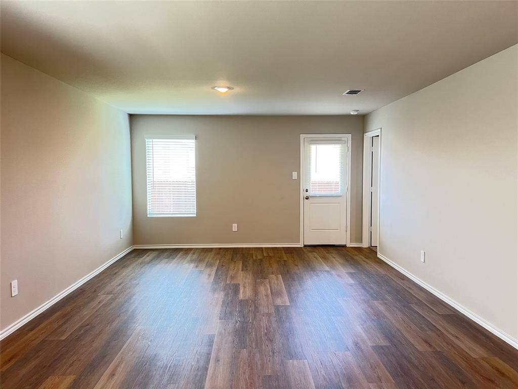 5557 Rollins Drive, Krum, TX 76249