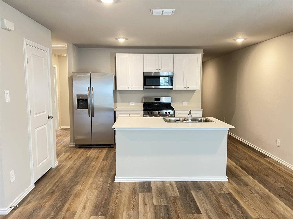 5557 Rollins Drive, Krum, TX 76249