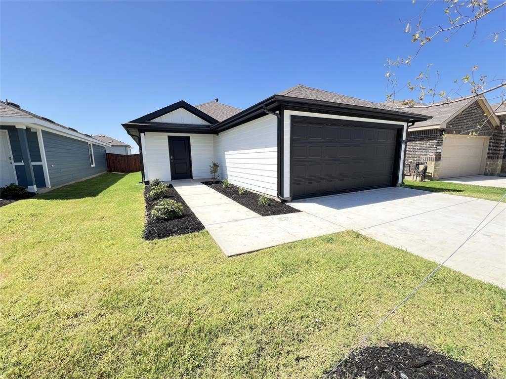 5557 Rollins Drive, Krum, TX 76249