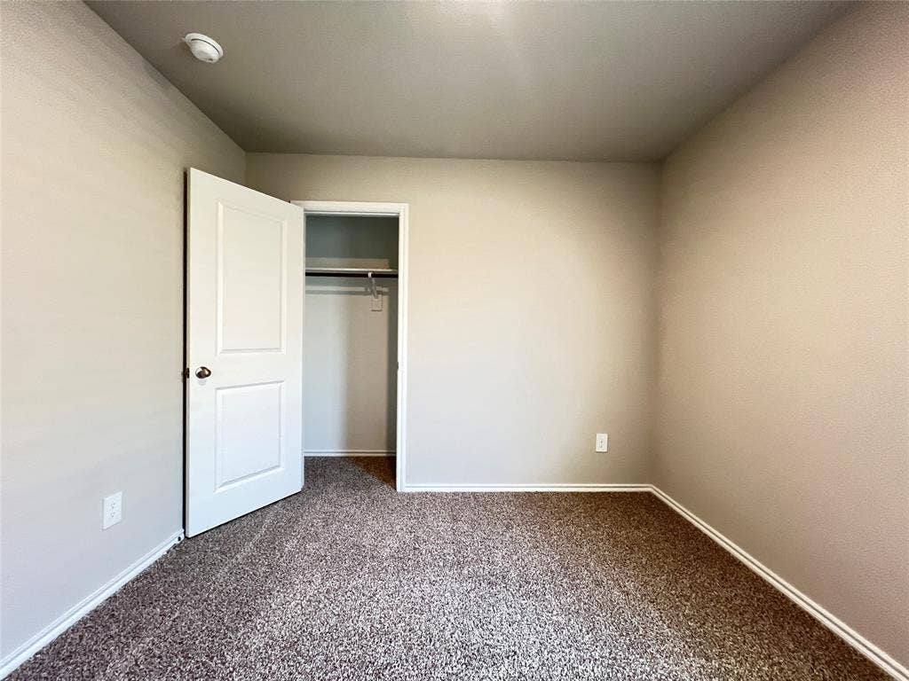 5557 Rollins Drive, Krum, TX 76249