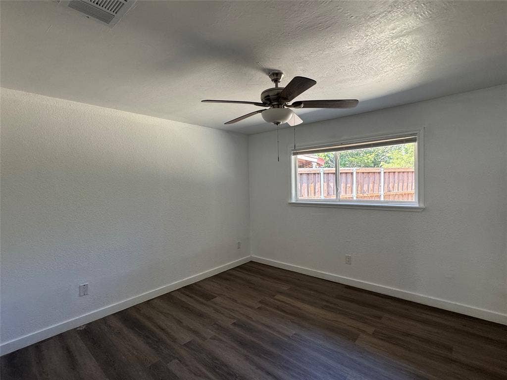 3549 Rio Grande Circle, Dallas, TX 75233 back bedroom