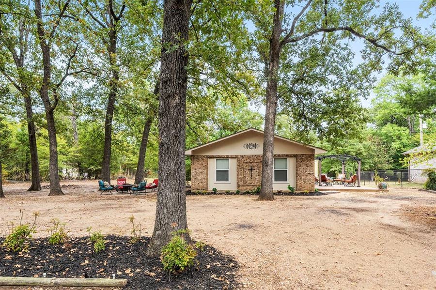 Property photo for 116 E Beachwood Loop, Trinidad, TX