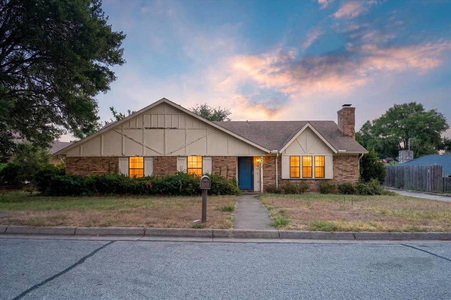 Property photo for 6512 High Country Trail, Arlington, TX