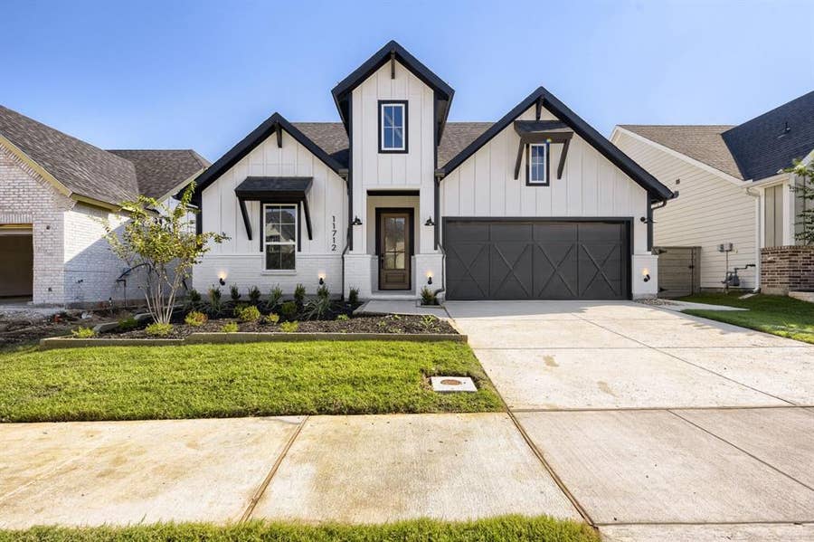Property photo for 11712 Wildwood Street, Justin, TX