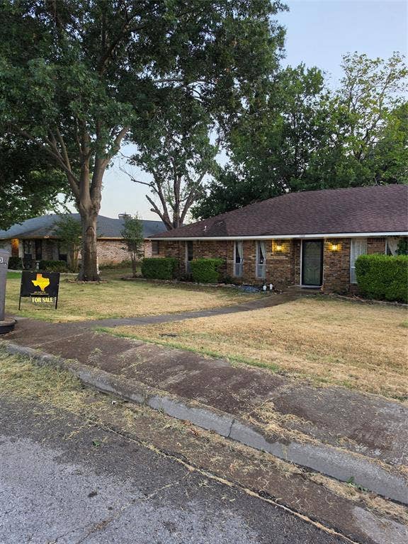 Property photo for 1033 Shadywood Lane, DeSoto, TX