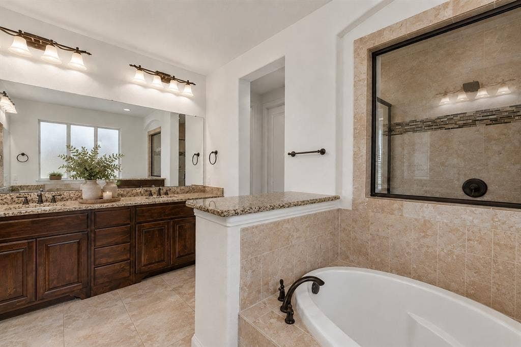 Large soaking tub, dual sinks and walk in closet