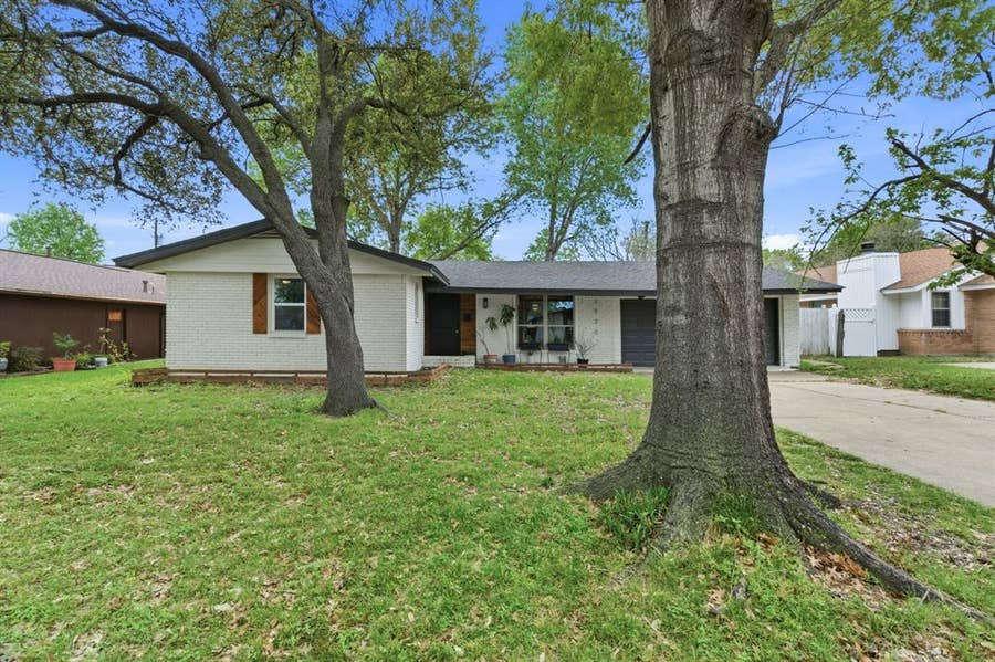 Property photo for 1920 Canterbury Street, Irving, TX