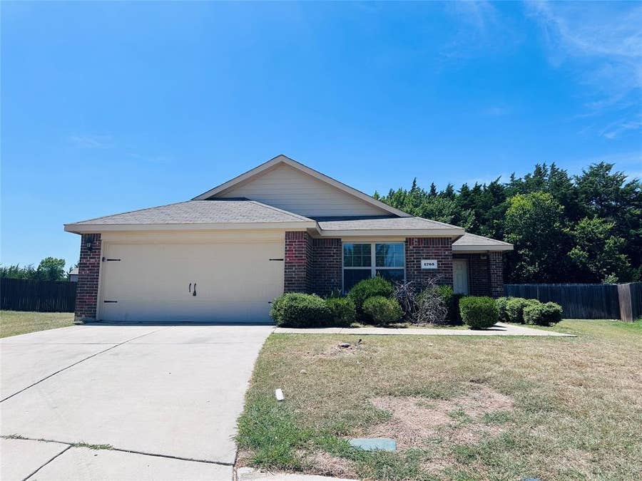 Property photo for 1703 Eagle River Trail, Lancaster, TX