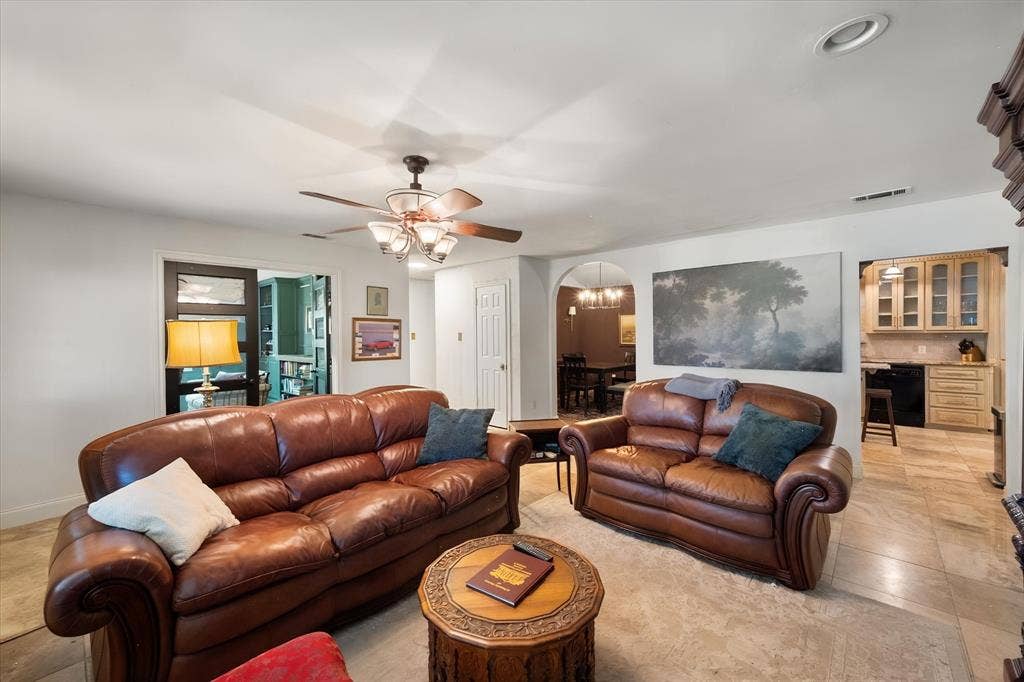 1814 Robbins Road, Athens, TX 75751 1814 Robbins Road, Athens, TX 75751