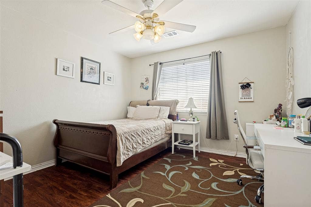 4308 Cedar Valley Drive, Plano, TX 75024 Secondary bedroom upstairs is across from the other full upstairs bath