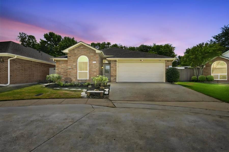 Property photo for 406 Gardenia Lane, Waxahachie, TX