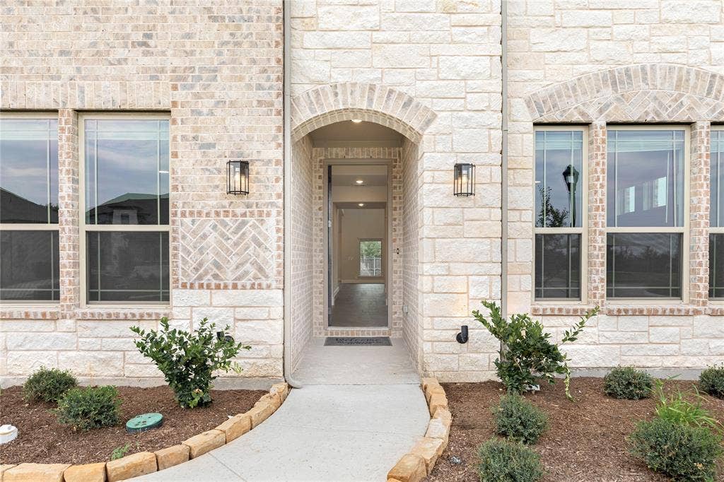 941 Cardinal Drive, Midlothian, TX 76065