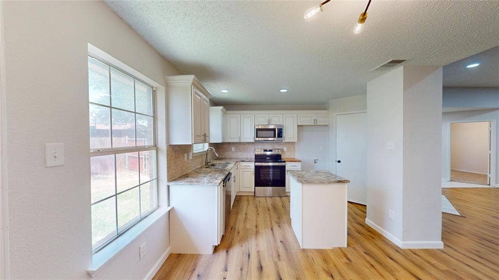 1532 Marion Drive, Dallas, TX 75211 1532 Marion Drive, Dallas, TX 75211