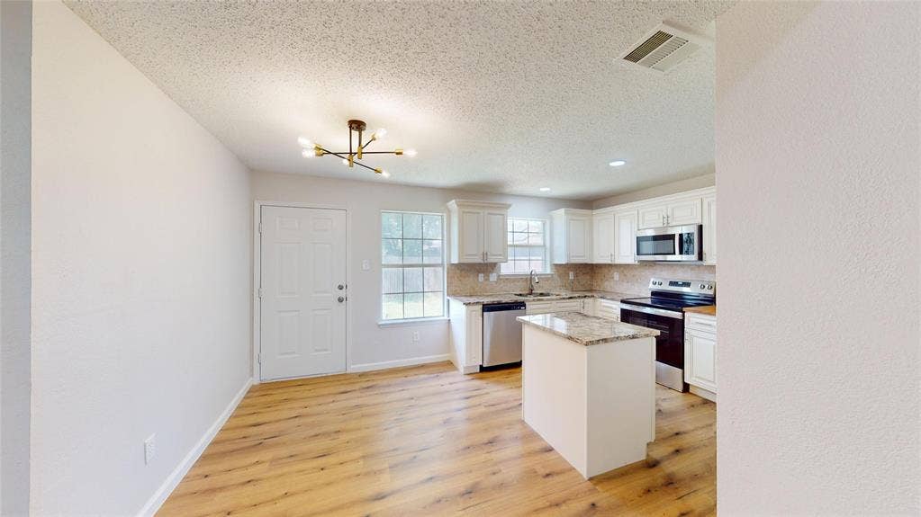 1532 Marion Drive, Dallas, TX 75211 1532 Marion Drive, Dallas, TX 75211