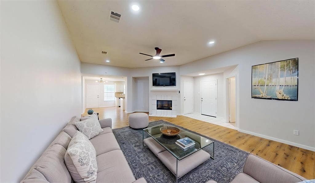 1532 Marion Drive, Dallas, TX 75211 1532 Marion Drive, Dallas, TX 75211