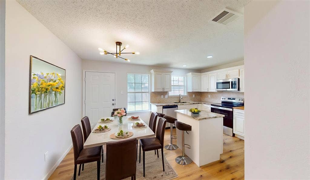 1532 Marion Drive, Dallas, TX 75211 1532 Marion Drive, Dallas, TX 75211