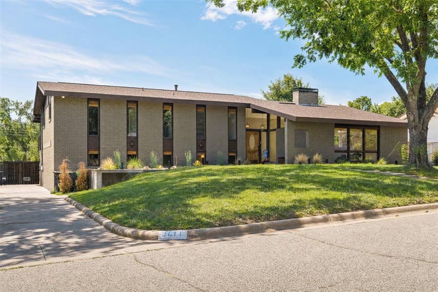 Property photo for 2811 Crowley Court, Arlington, TX