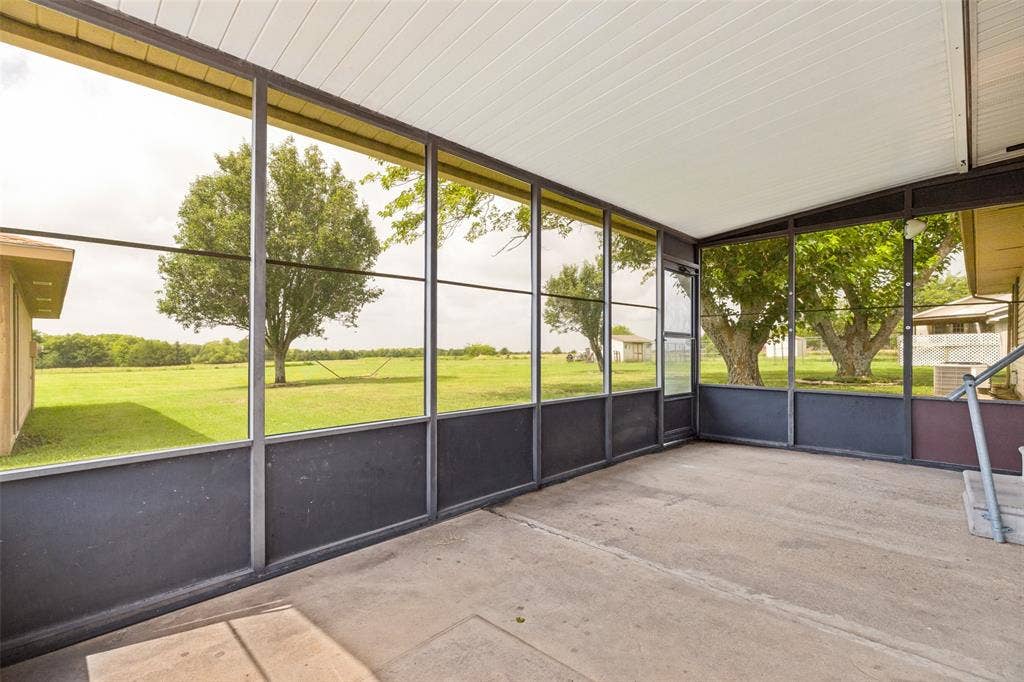 2689 FM 1569, Greenville, TX 75401 Screened back patio
