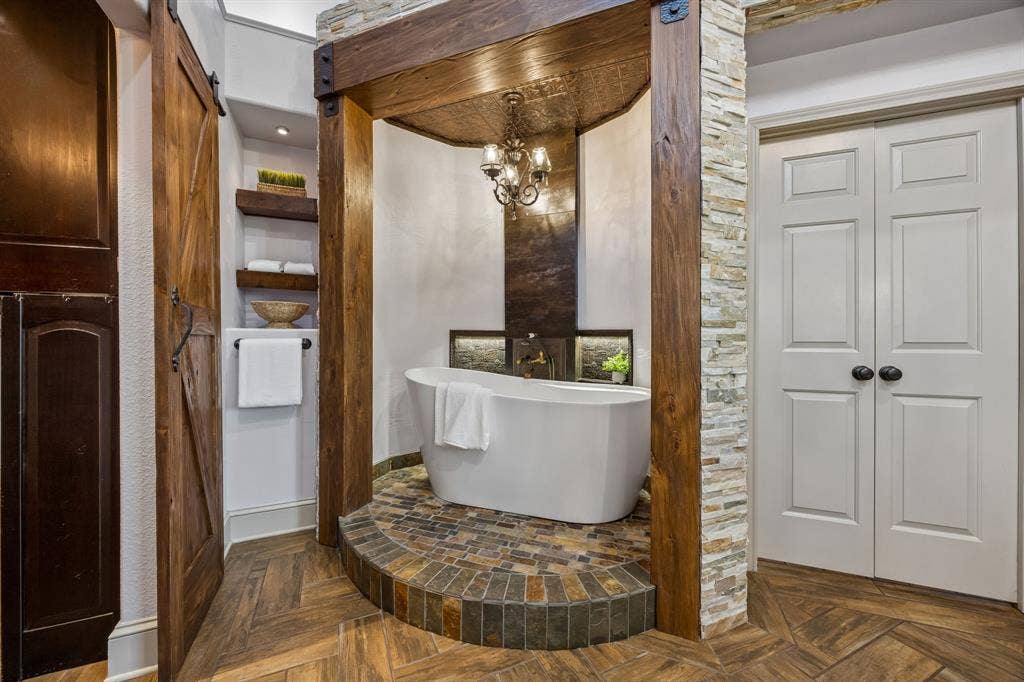 7750 Cottonwood Street, Frisco, TX 75033 Luxurious soaking tub and dual seamless glass shower.
