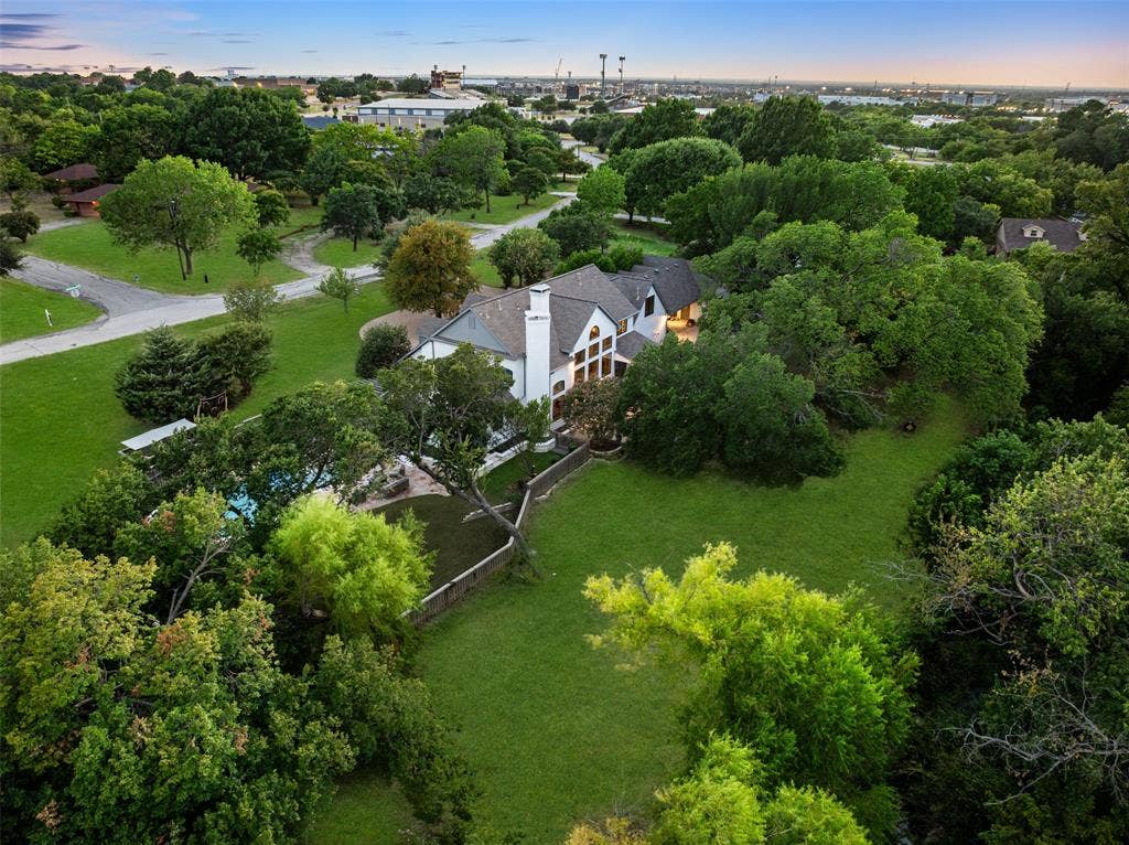 7750 Cottonwood Street, Frisco, TX 75033 Mature shade trees create a peaceful, park-like setting.