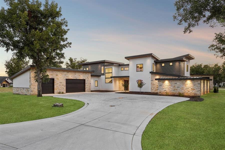 Property photo for 9003 King Air Drive, Granbury, TX