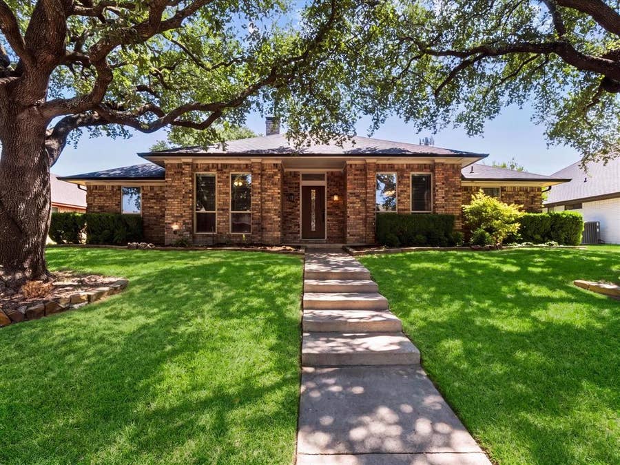 Property photo for 10216 Shadow Way, Dallas, TX