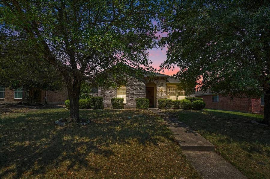 Property photo for 1333 Illinois Avenue, Lancaster, TX