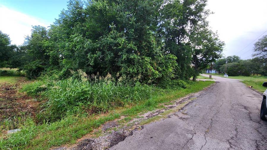 Property photo for 325 Capricorn Drive, Granbury, TX