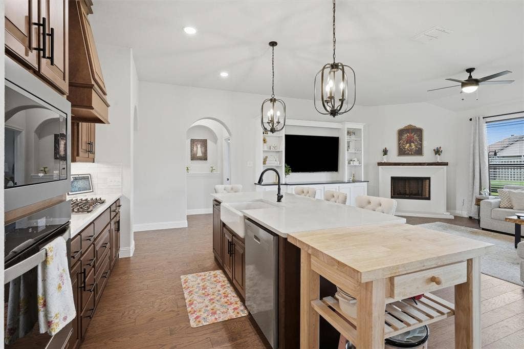313 Bowrider Lane, Granbury, TX 76049 313 Bowrider Lane, Granbury, TX 76049