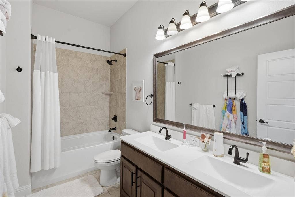313 Bowrider Lane, Granbury, TX 76049 313 Bowrider Lane, Granbury, TX 76049