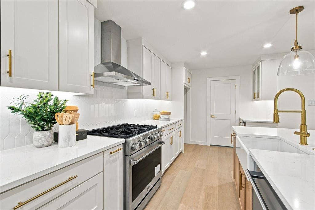 1409 Navaho Trail, Richardson, TX 75080 Amazing kitchen with SS 6 burner gas cooktop range with appliance drawer and spice rack on either side and stainless vent-a-hood!