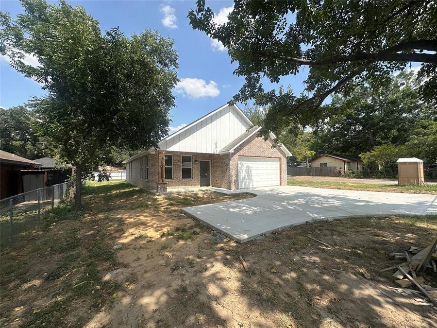 Property photo for 1400 N Business 287, Decatur, TX