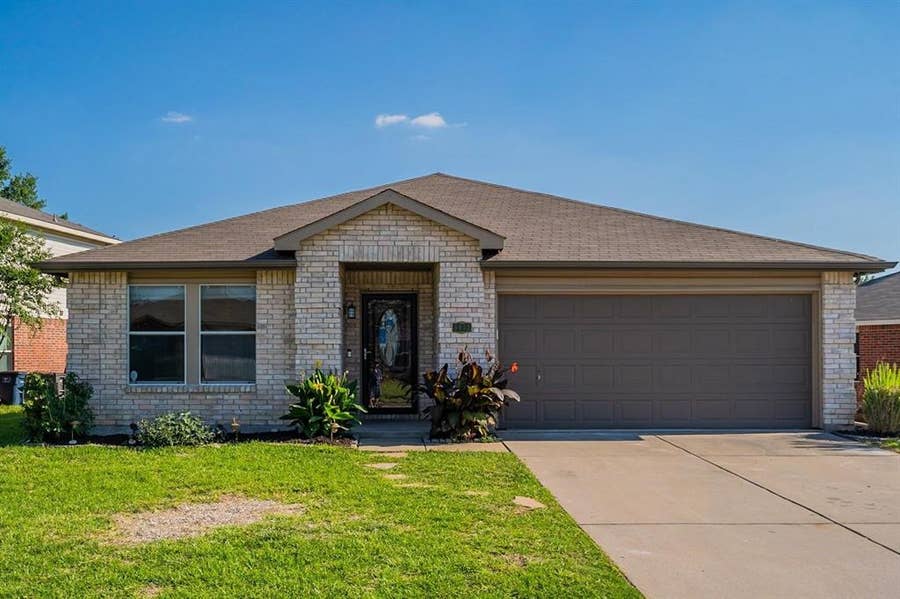 Property photo for 5432 Camarillo Drive, Fort Worth, TX