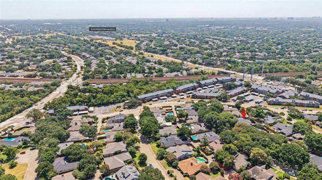 Nearby Brentfield Elementary, Parkhill Junior High and Campbell Green Park and Recreation Center. Easy access to Tollway and George Bush.