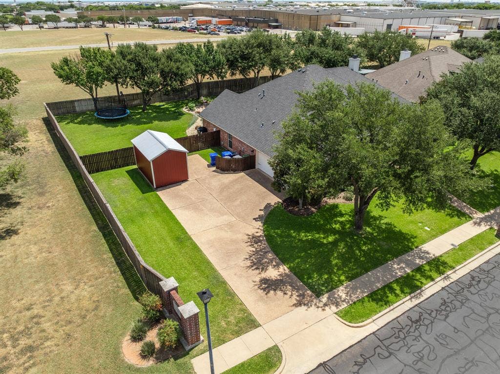 100 Painted Horse Trail, Waco, TX 76712