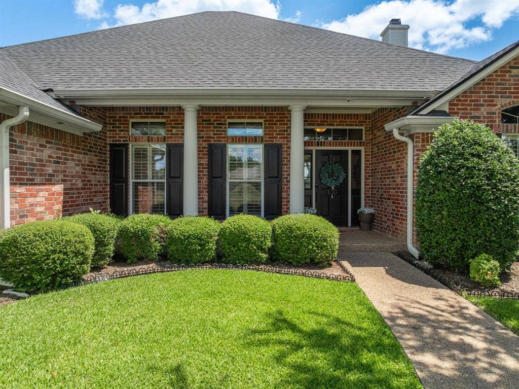 100 Painted Horse Trail, Waco, TX 76712