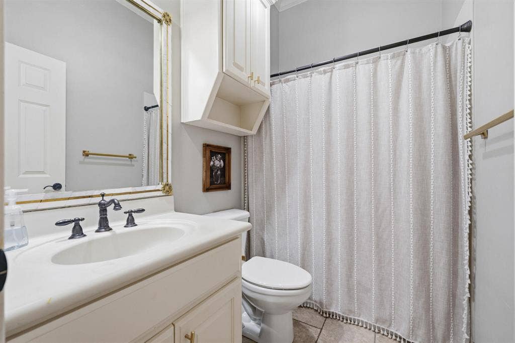 100 Painted Horse Trail, Waco, TX 76712
