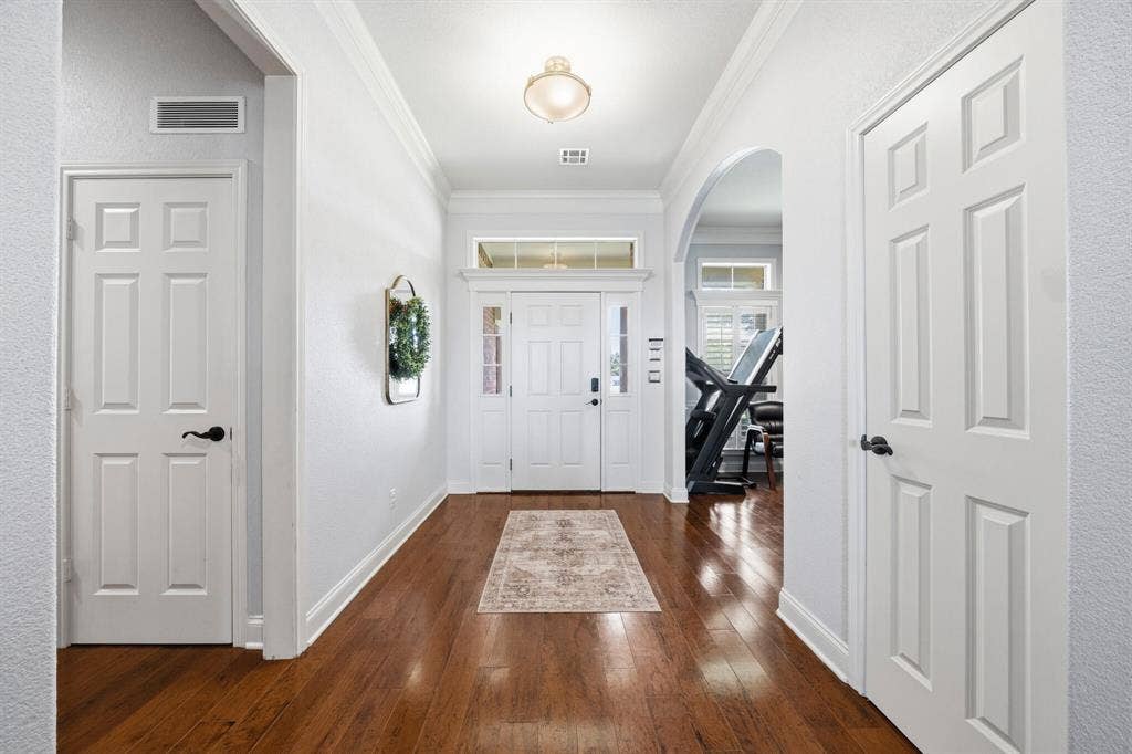 100 Painted Horse Trail, Waco, TX 76712
