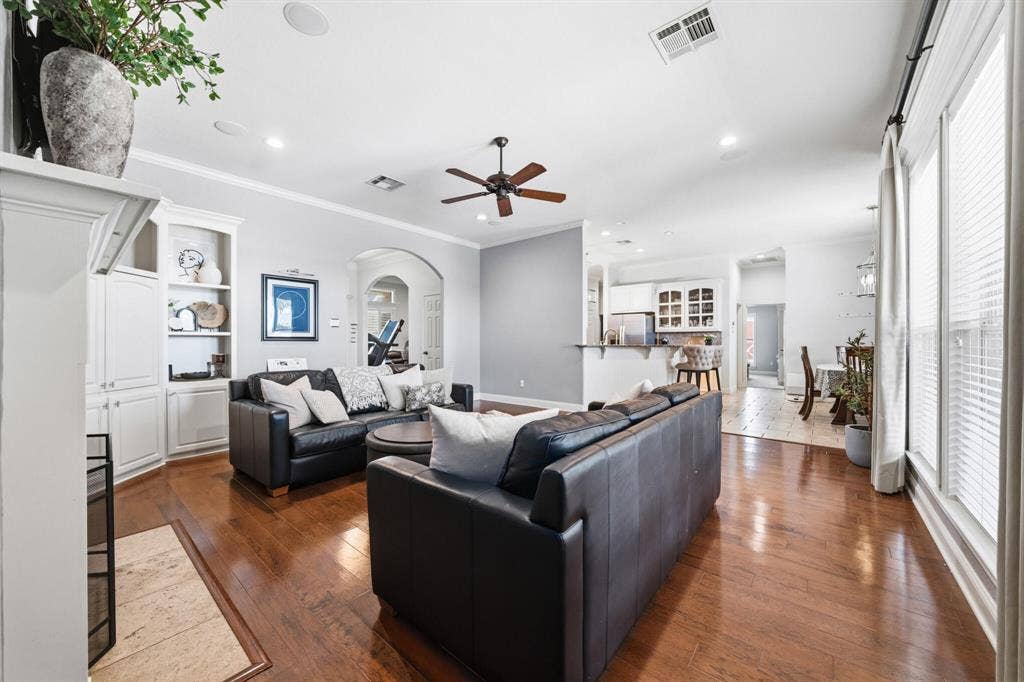 100 Painted Horse Trail, Waco, TX 76712