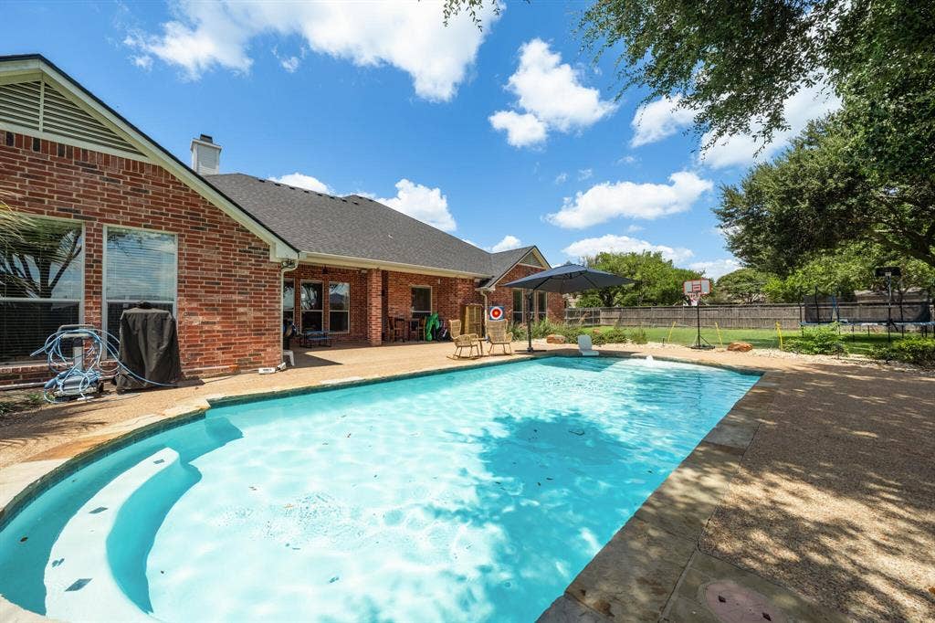 100 Painted Horse Trail, Waco, TX 76712