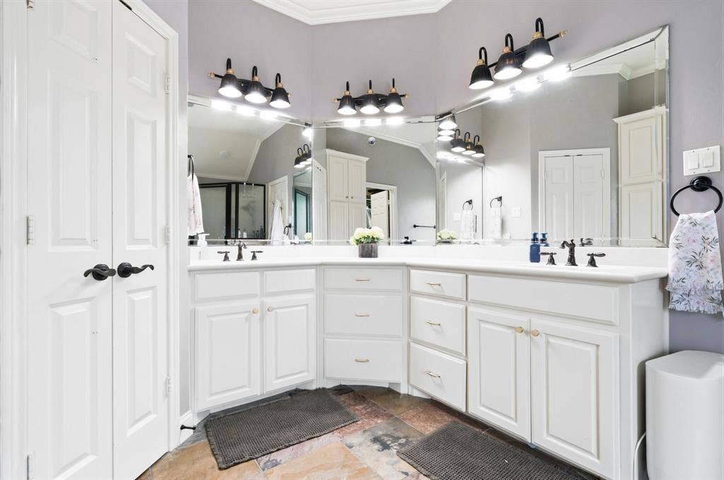 100 Painted Horse Trail, Waco, TX 76712