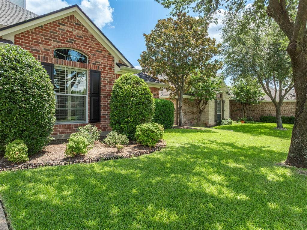 100 Painted Horse Trail, Waco, TX 76712