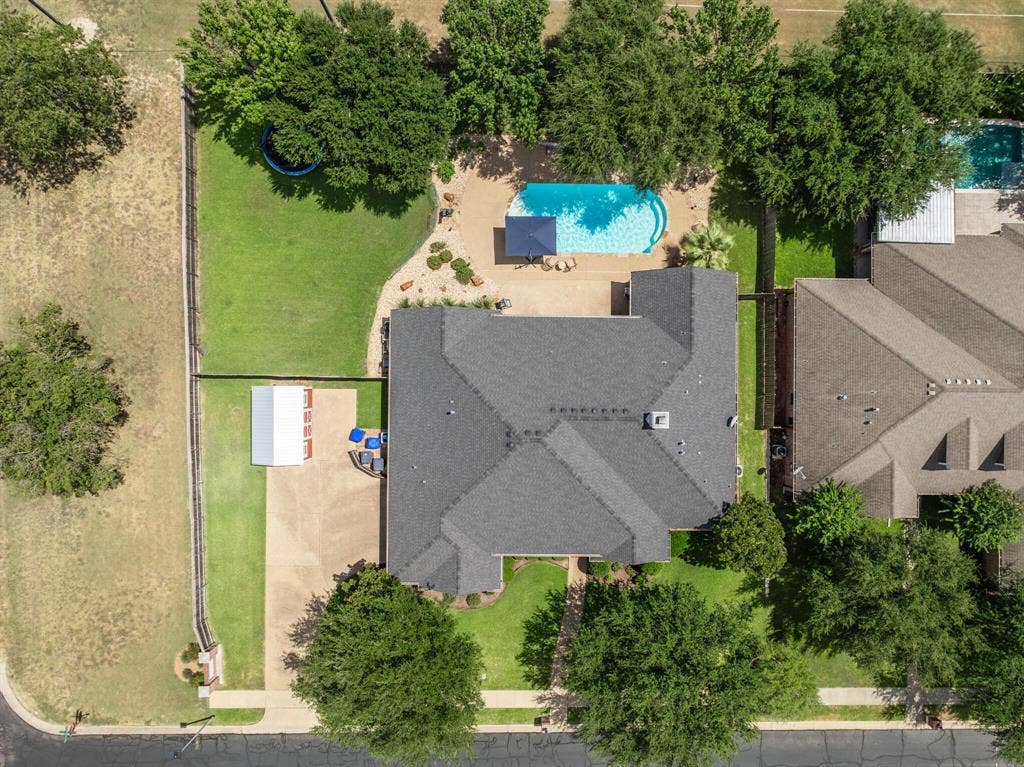 100 Painted Horse Trail, Waco, TX 76712