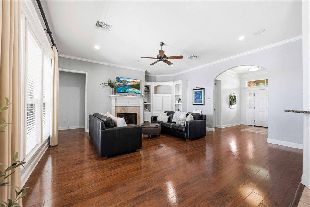 100 Painted Horse Trail, Waco, TX 76712
