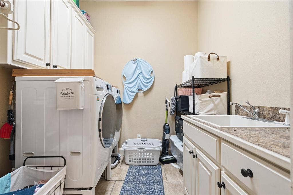 100 Painted Horse Trail, Waco, TX 76712
