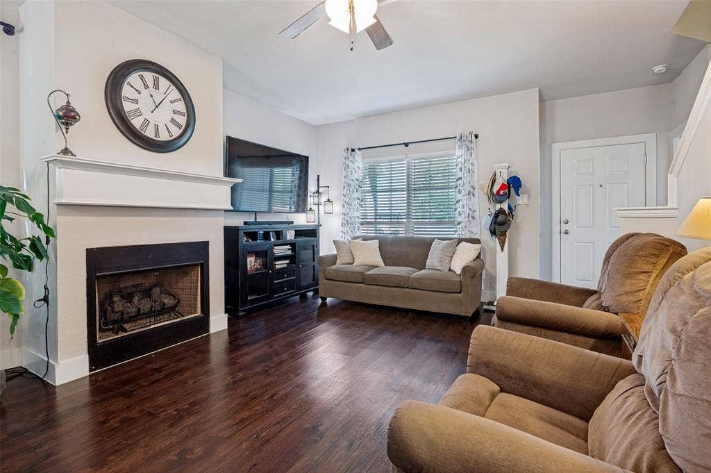 909 Cope Street, Mansfield, TX 76065 909 Cope Street, Mansfield, TX 76065